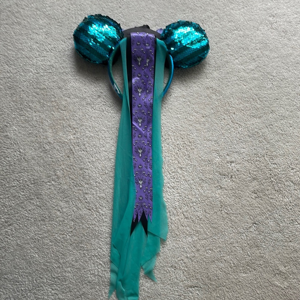 Minnie’s Main Attraction Haunted Mansion Ears